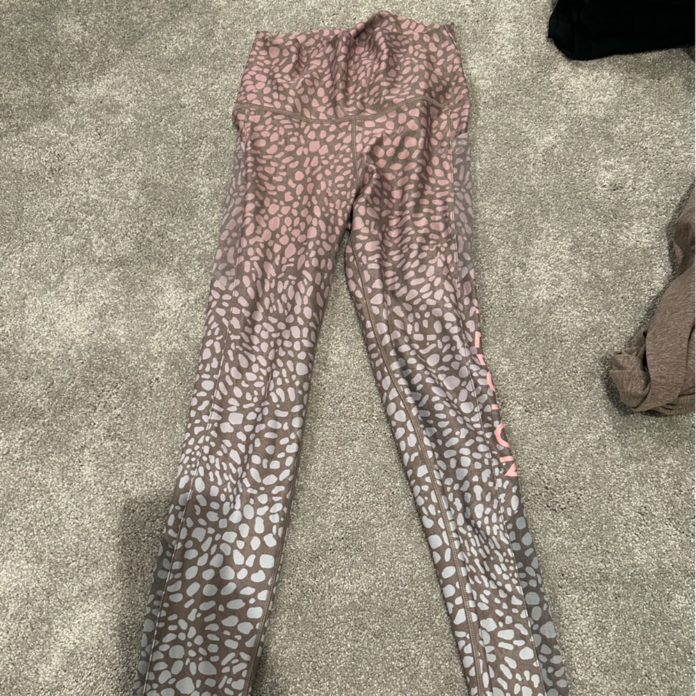 Peloton pale leopard leggings small